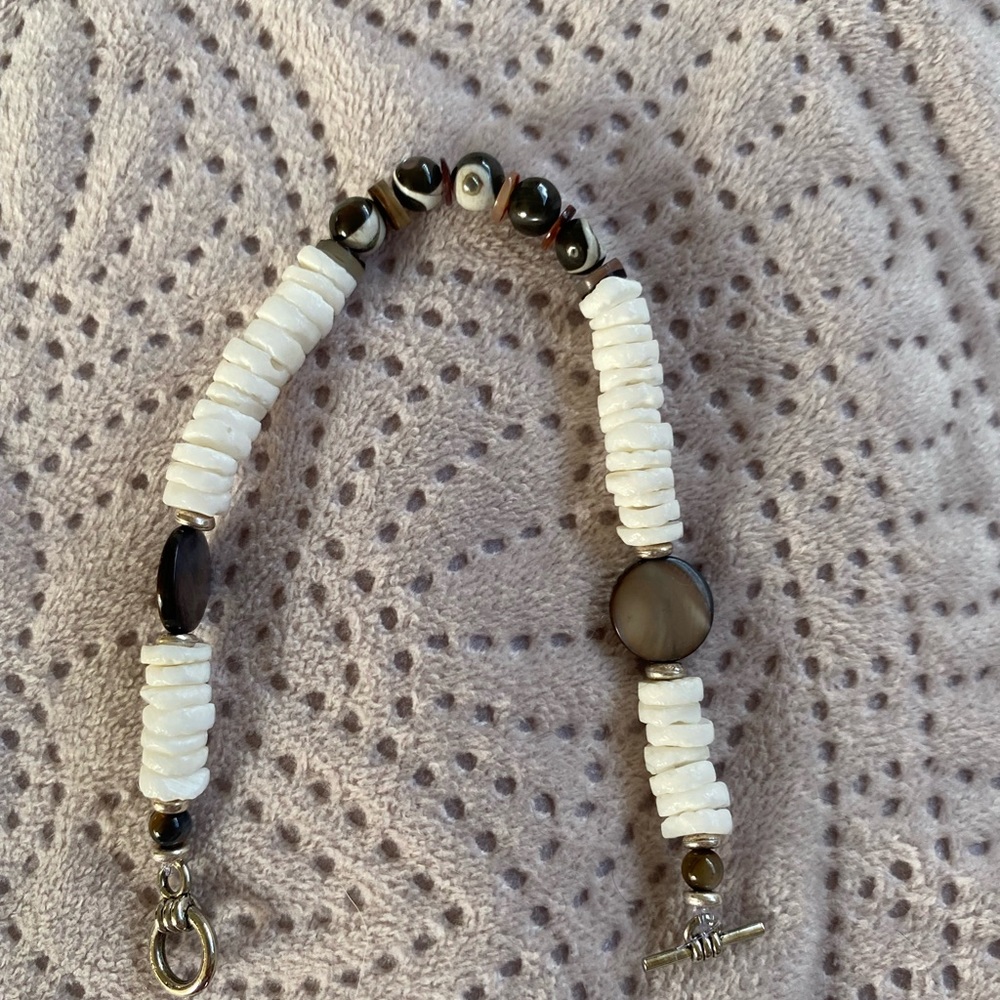 Natural and dyed she’ll bracelet